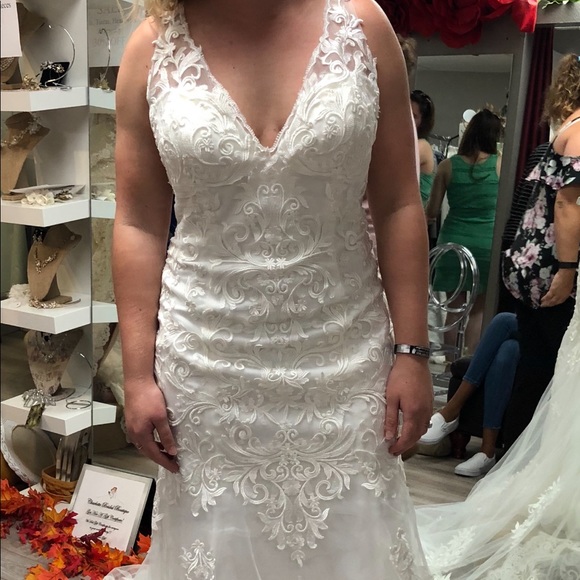 Private collection-never worn wedding dress! - Picture 3 of 5